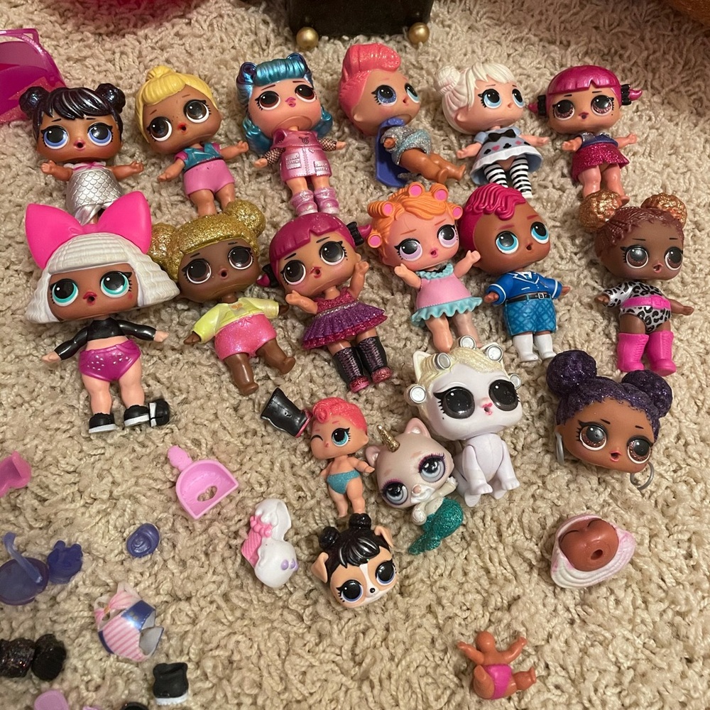🔥LOT OF 16 LOL DOLLS & ACCESSORIES!!